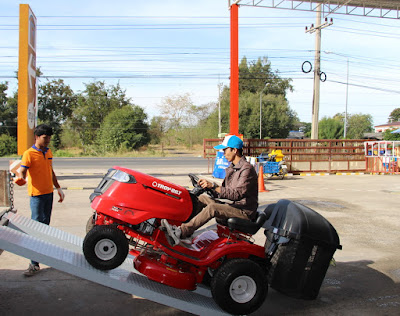 Isaan Thailand Troy Bilt garden Tractor Delivery Buriram Garden Tractor Lawn Mower Delivery