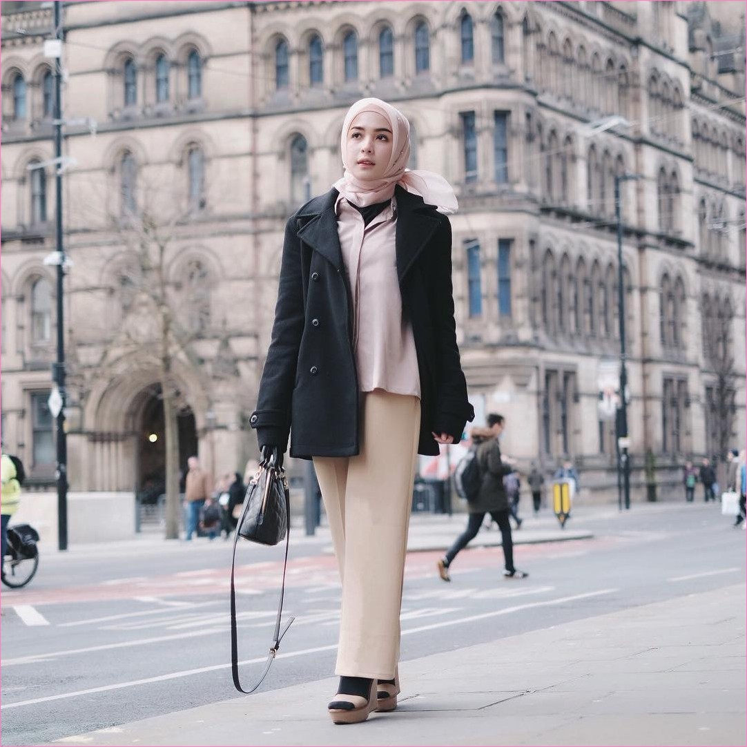 33 Model Outfit Baju Traveler Berhijab Untuk Keluar Negri 33 Model Outfit Baju Traveler Berhijab Untuk Keluar Negri