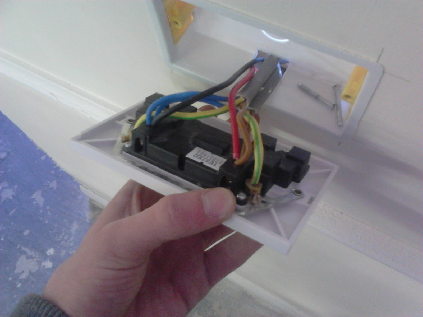 Wiring a plug socket and light with switch | ;) Thomas Crowley :)