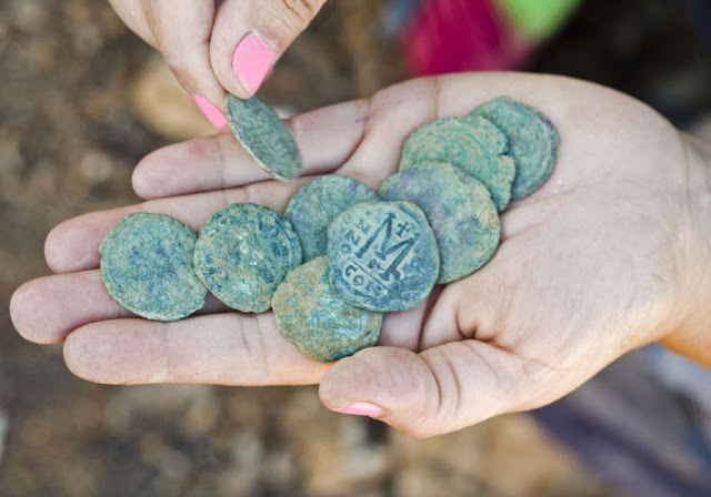 1,400 year old coin hoard discovered prior to highway expansion in Israel 1,400 year old coin hoard discovered prior to highway expansion in Israel