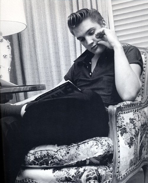 Belle's Bookshelf: Reading Icons: Elvis Presley