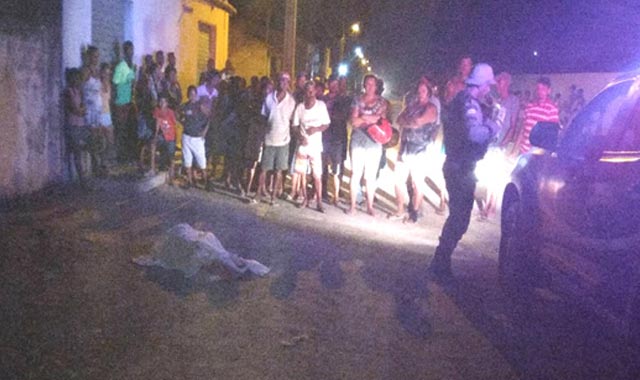 Jovem é morto a tiros em Capim Grosso; criança de 6 anos é baleada na ação