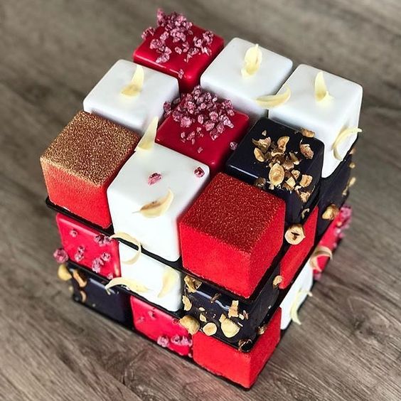 ルービックキューブ型の美しすぎるアートなケーキ A ミライノシテン