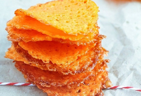 Low Carb Garlic Cheddar Cheese Crisps Low Carb Garlic Cheddar Cheese Crisps