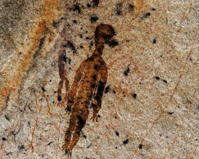 Paintings on cave wall in India reveals an Alien.