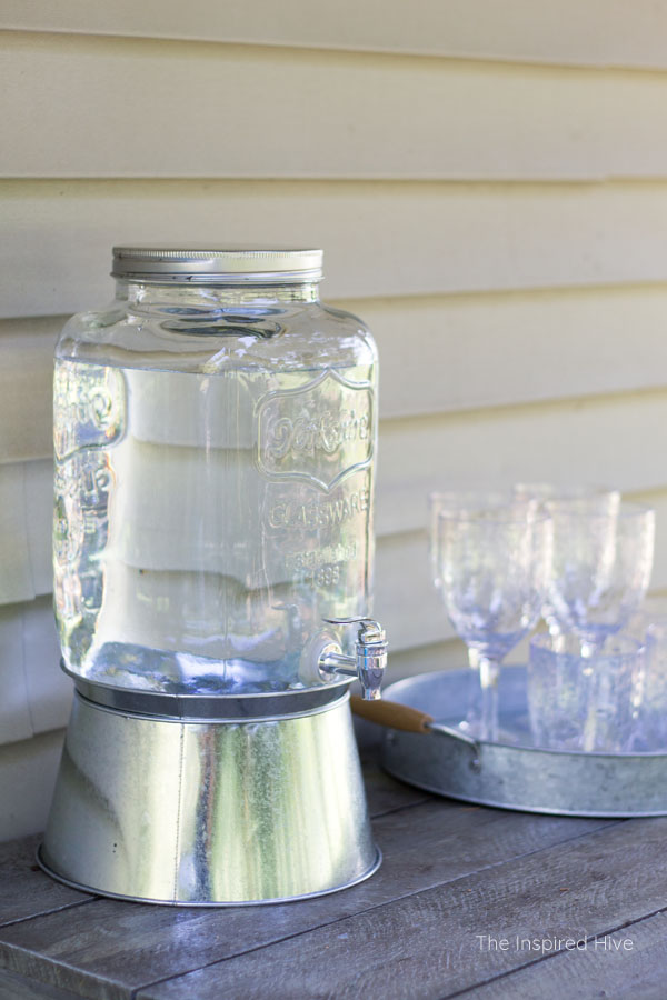 DIY Outdoor bar cart perfect for entertaining. Use a tray to hold cups and glasses.