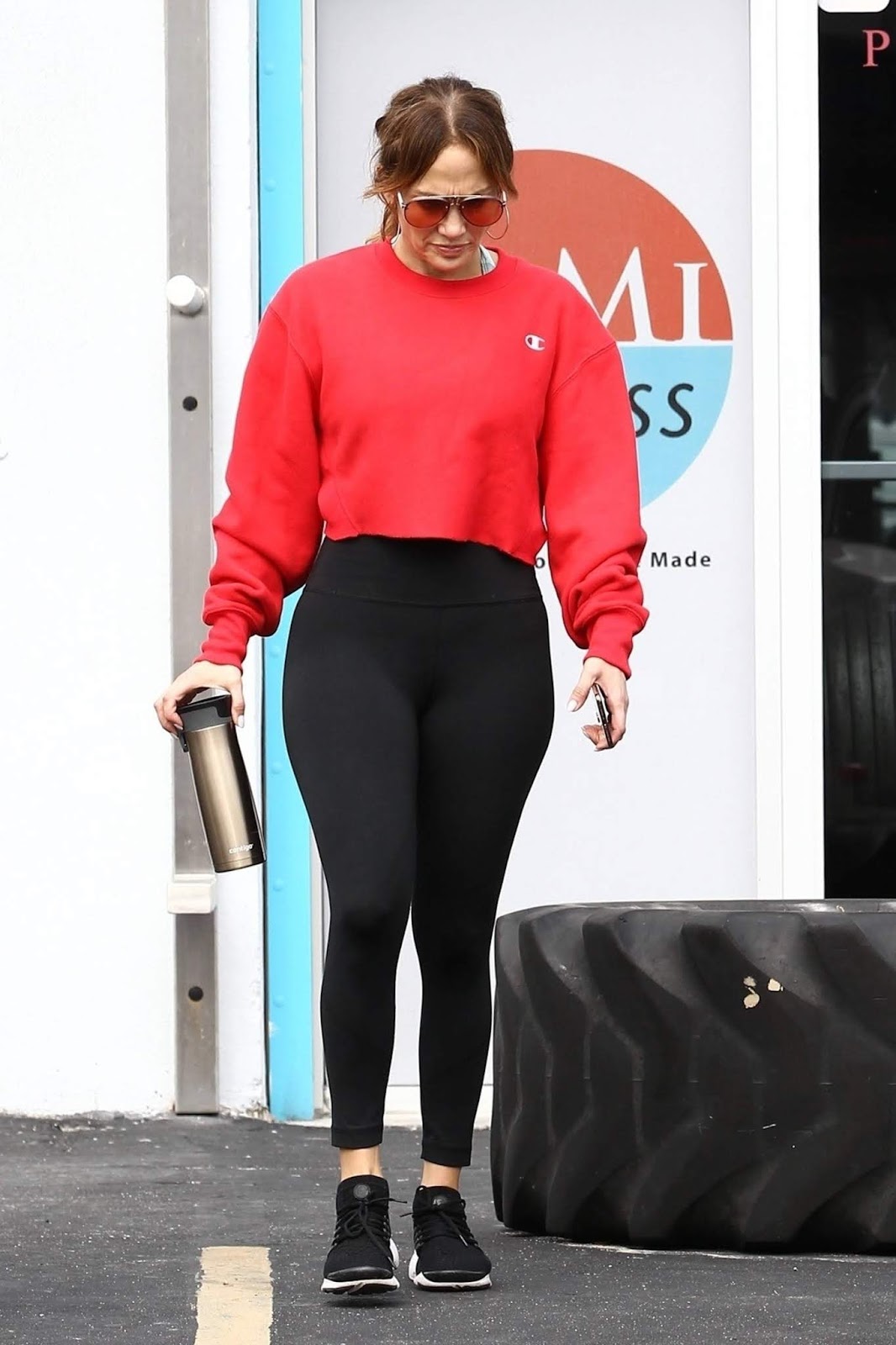 jennifer lopez yoga pants