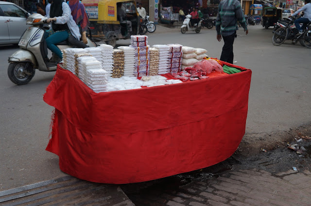 Pedagang Makanan dan perlengkapan sembahyang di Varanasi Pedagang Makanan dan perlengkapan sembahyang di Varanasi