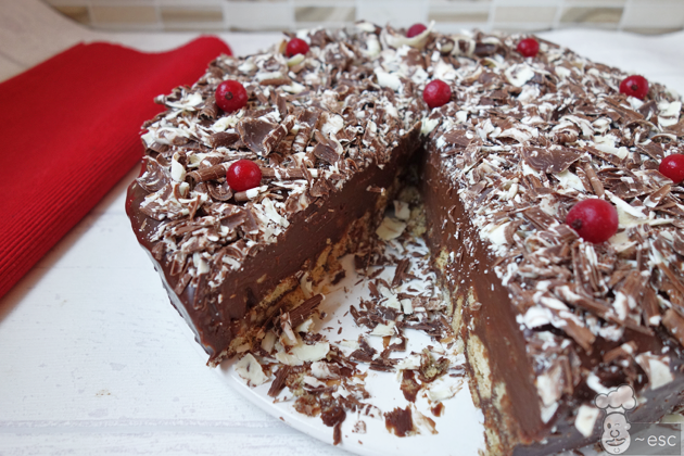 Tarta de chocolate y galletas sin horno con ron y avellanas 