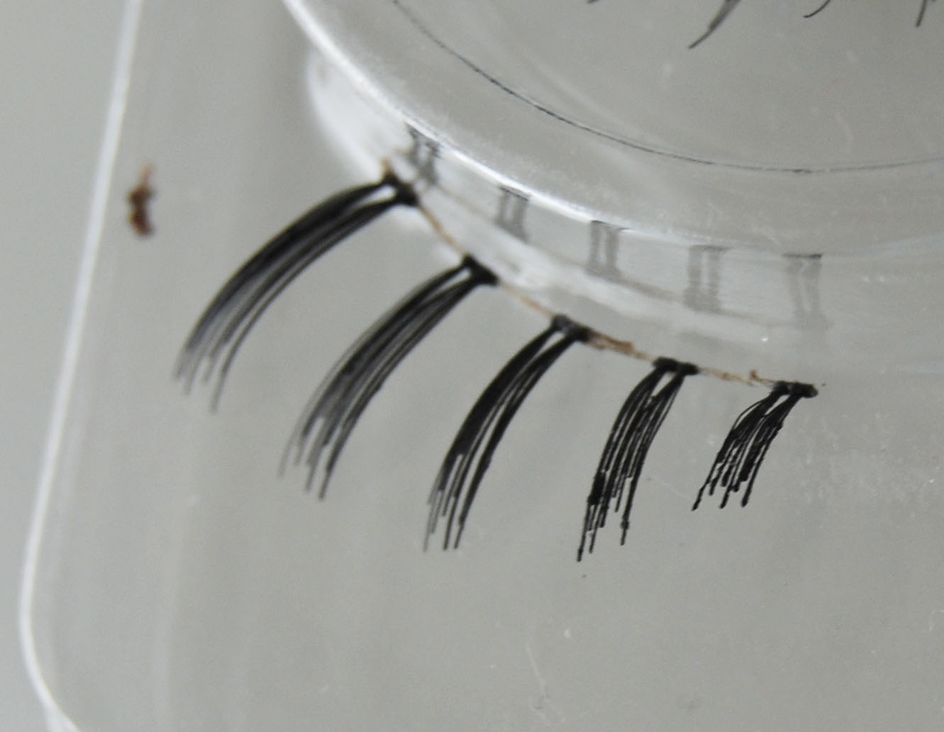 to the madness DECOLOG who's DOLLY Fake Eyelashes Review