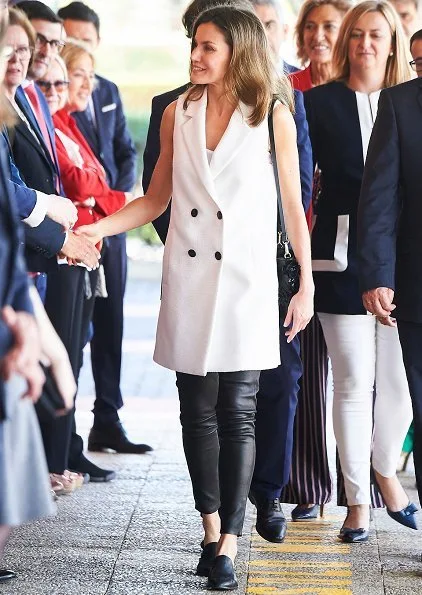 Queen Letizia wore Massimo Dutti gilet from Spring Summer Collection, Adolfo Dominguez medium heel mule slippers, Gold And Roses double daga earrings