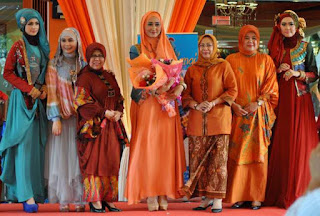 Baju Gamis Blazer Karya Desainer Dian Pelangi Baju Gamis Blazer Karya Desainer Dian Pelangi