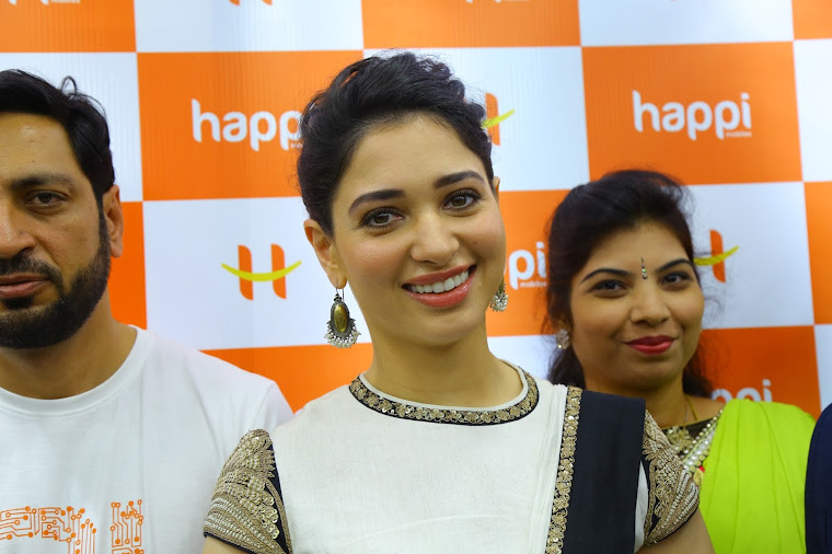 Tamannaah Bhatia launch Happi Mobiles store