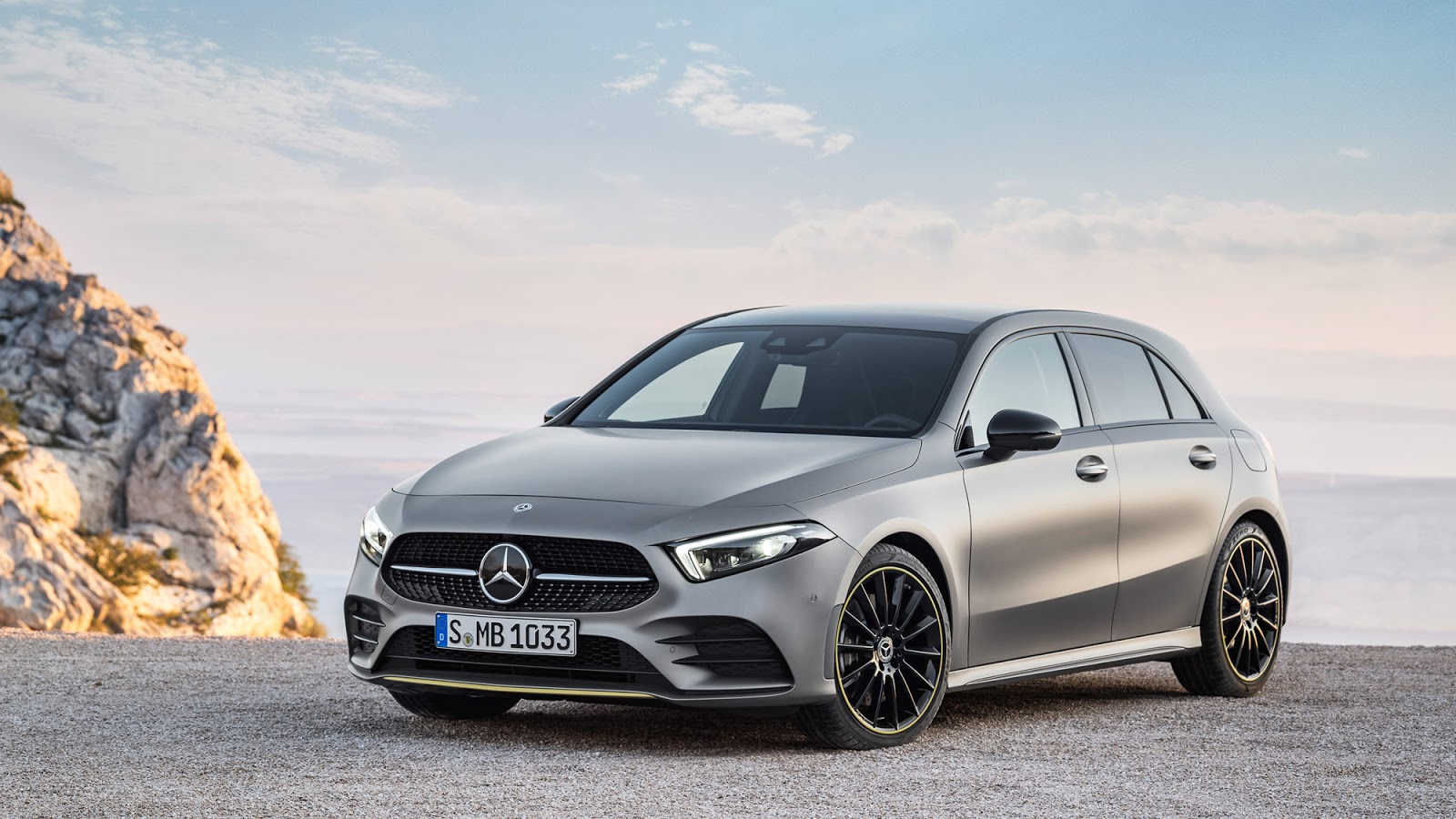 Mercedes A-Class 2018 W177 photograph front three-quarter