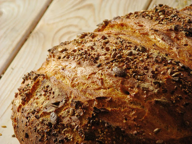Pain réalisé avec le mélange de graines et de céréales fait maison faire son propre mélange de graines et de céréales pour le pain
