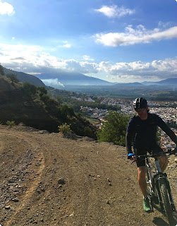 Die Steine und der Sand haben mir auf meinem eMTB echt zu schaffen gemacht.