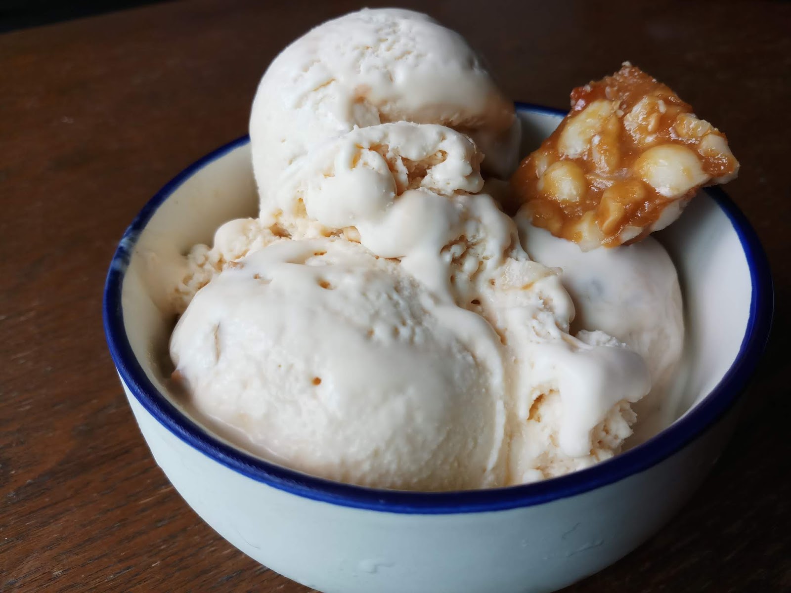 Macadamia Nut Brittle Vanilla Icecream