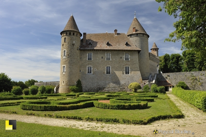 le parterre de buis du chateau de virieu photo Pascal Blachier