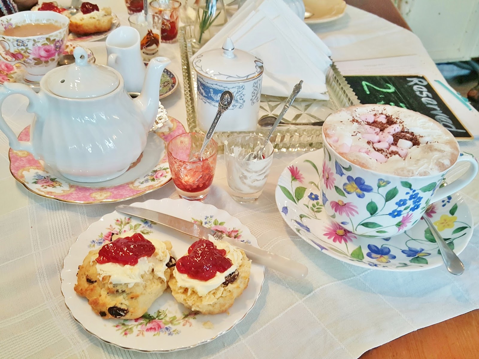 Review Cakestand & Crumb Tea Room, Ampthill Victoria's Vintage Blog