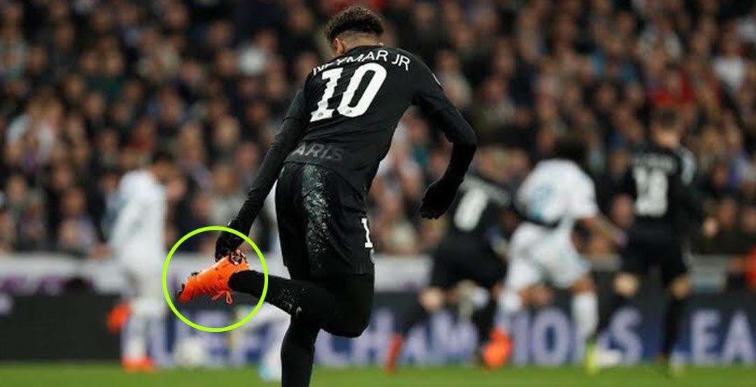 regla Desviación Oswald Switches Back to Old Boots After 20 Minutes - Neymar's Problems With the  Next-Gen Nike Mercurial 360 Boots - Footy Headlines