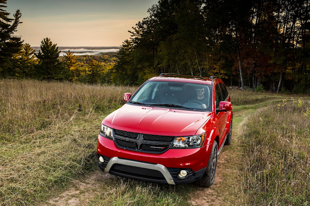 2016 Dodge Journey Crossroad Plus AWD front 7/8 view Front 7/8 view of 2016 Dodge Journey Crossroad Plus