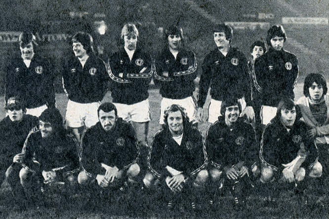 Formación de Escocia ante Chile, amistoso disputado el 15 de junio de 1977