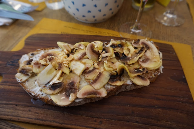 East Mama - Bruschetta "Truffes & Honey"