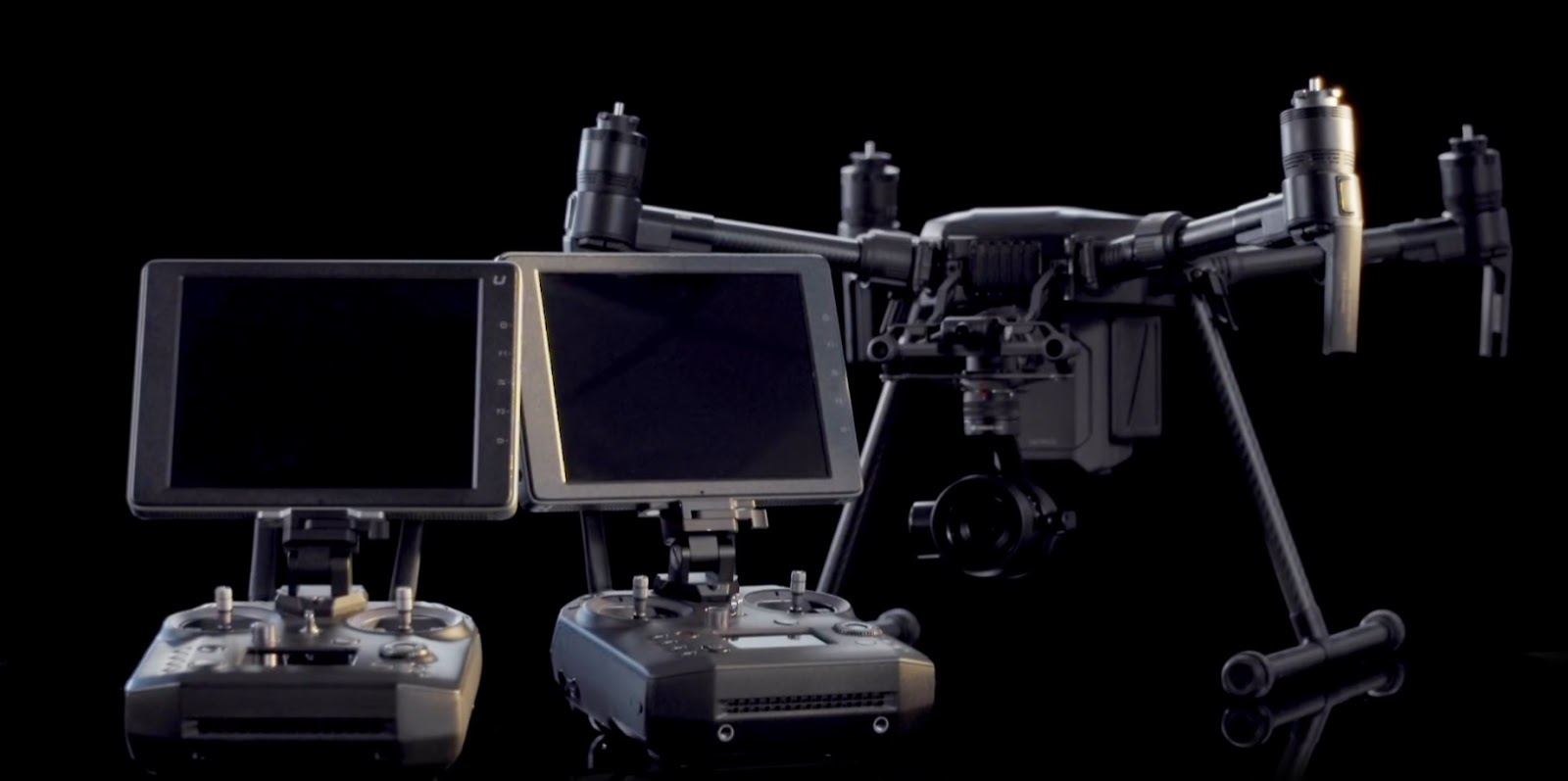 Drone DJI Matrice 200, come usarlo con due radiocomandi in