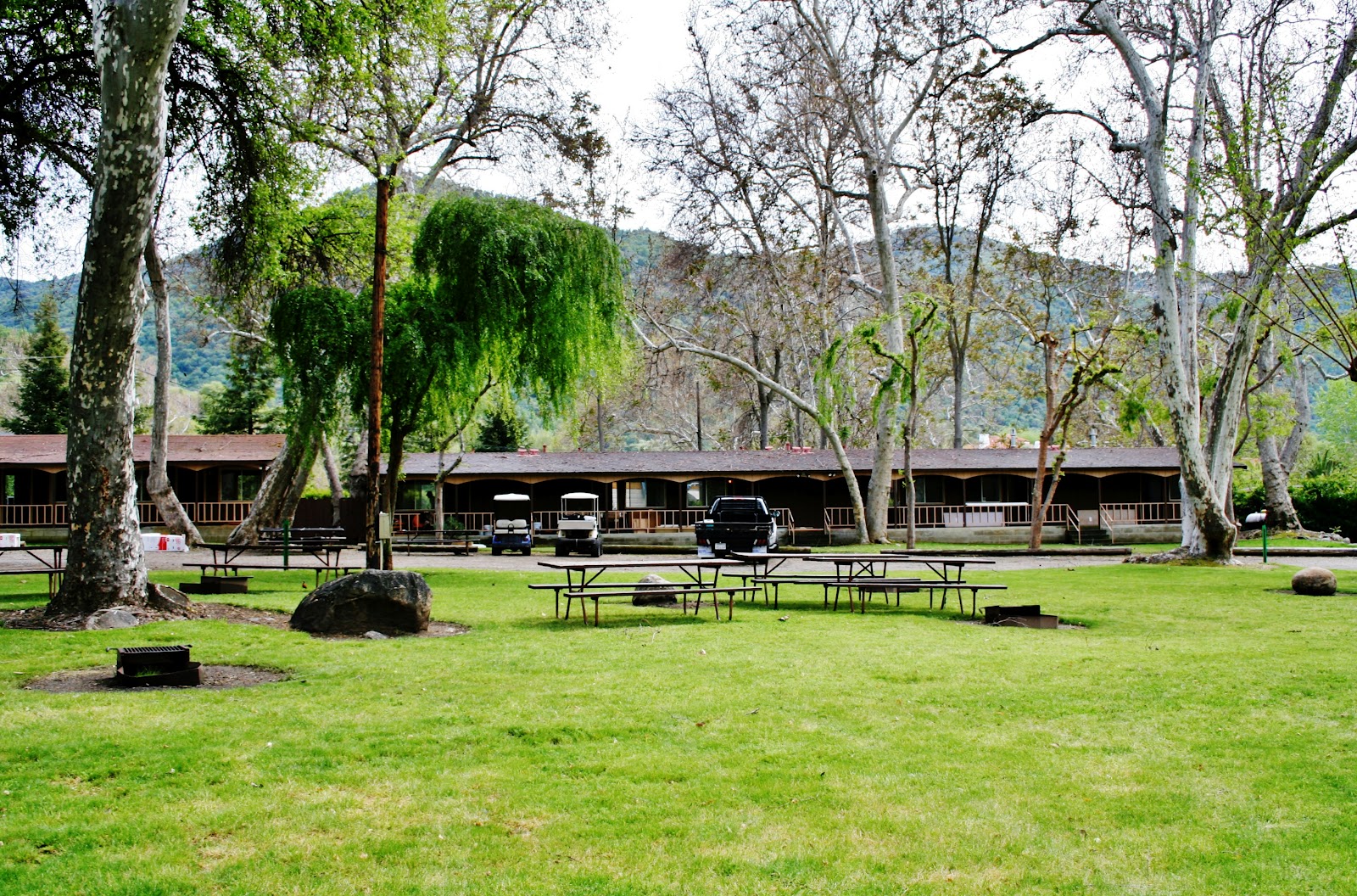 Joe, Diane, & Mallery's Big Adventure Modern Day Gypsies Kaweah Park