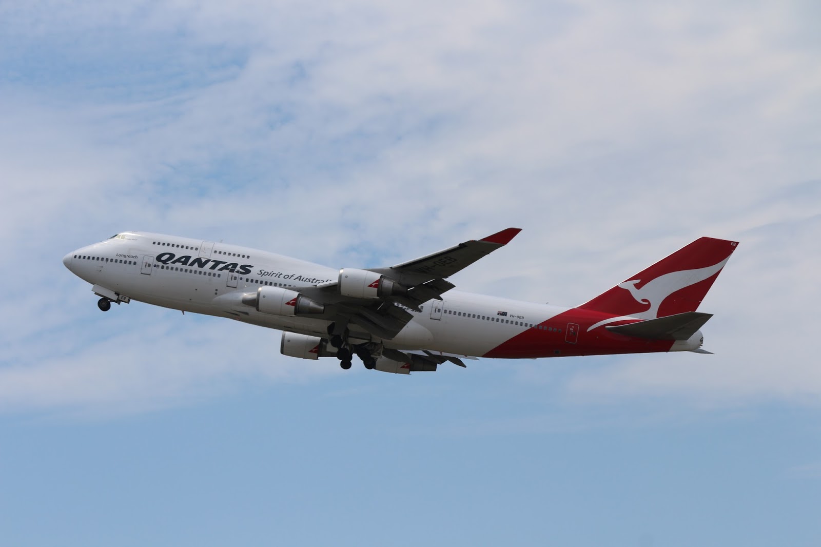 qantas shares buy back