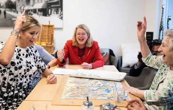 Queen Maxima wore Carolina Herrera Leaf Print Tweed Half Sleeve Dress. Dutch Queen Máxima visited iZi-Experience home The Hague