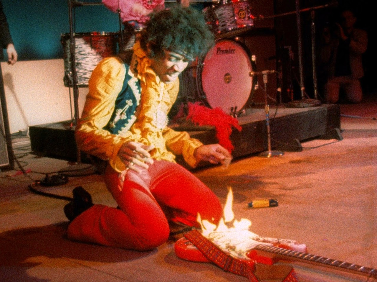 Jimi-hendrix-guitar-on-fire-monterey-live.jpg Jimi-hendrix-guitar-on-fire-monterey-live.jpg