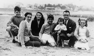 La familia del Che Guevara, allá en la Argentina, antes de la separación del matrimonio. La familia del Che Guevara, allá en la Argentina, antes de la separación del matrimonio.