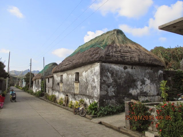senior-rides-jorgeusbikers-photo-study-of-typical-ivatan-homes
