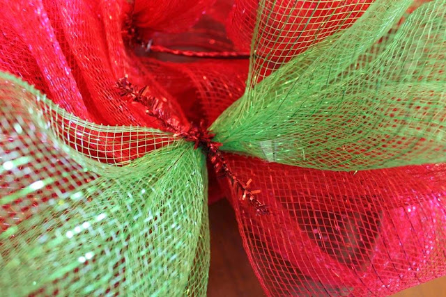 how to add second color to mesh wreath