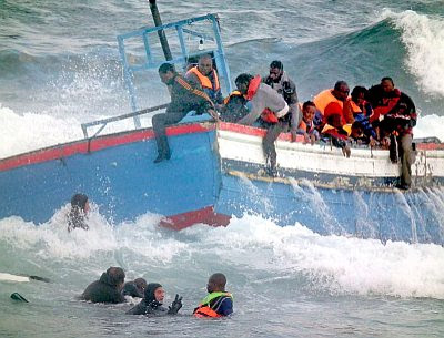 Pantelleria: boatload of refugees #1