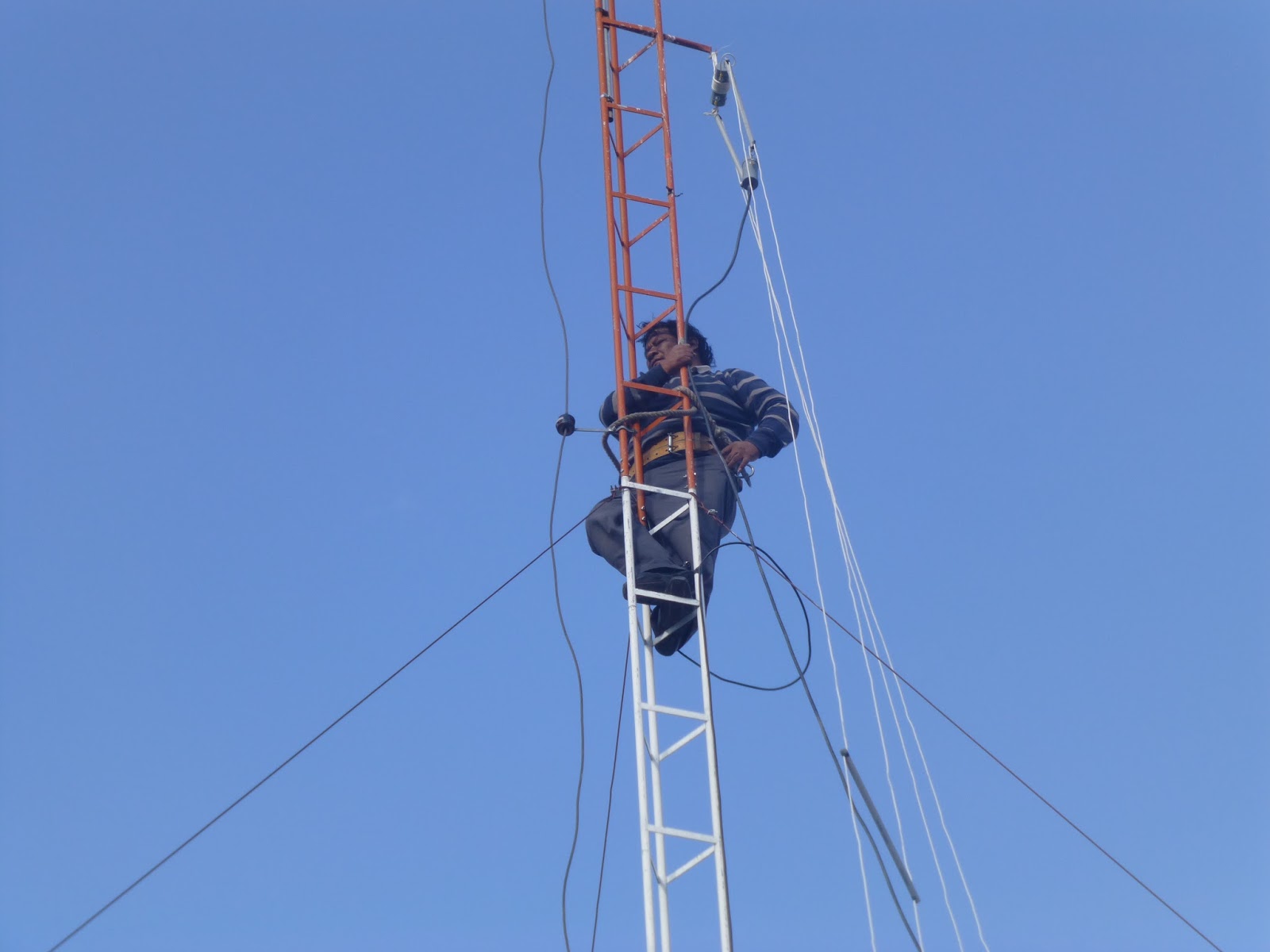 ANTENAS DE RADIOCOMUNICACIÓN QUEDARAN OPERATIVOS ANTES LA FENÓMENO DE EL NIÑO ~ PASCO LIBRE