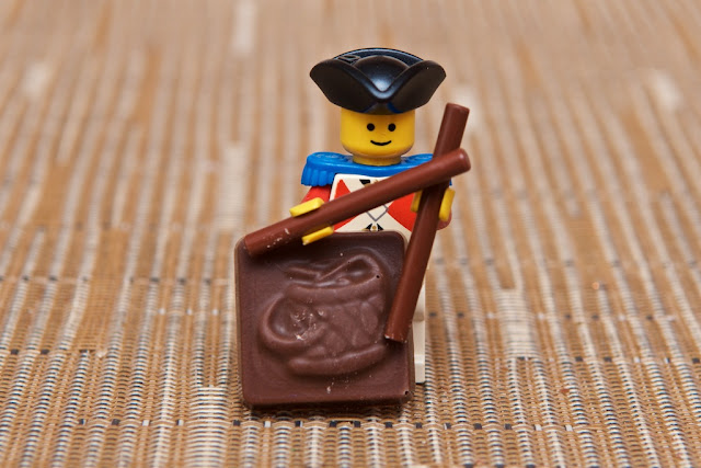 Lego - Advent Calendar - Calendrier de l'Avent - Lego - Drum - Tambour - Drumsticks - Chocolat au lait