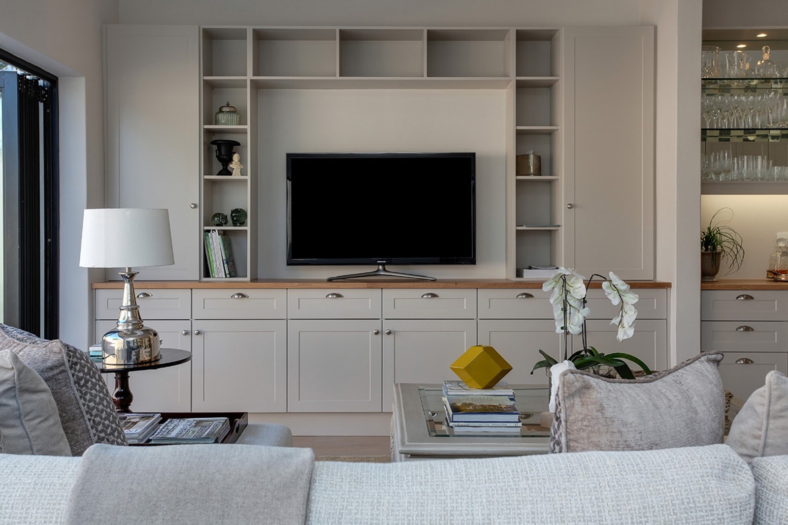Apartment Contemporary Furniture Flat Screen Television Apartment Contemporary Furniture Flat Screen Television