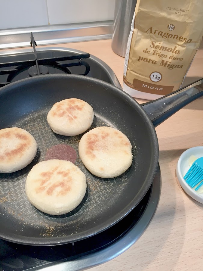 pan-casero-hecho-con-sémola-de-trigo-y-harina-de-trigo