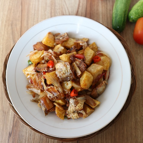 Resep Ikan Asin Kentang dan Terong Hijau Saus Tiram - food @nitalanaf