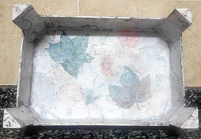 Bandeja decorada con decoupage