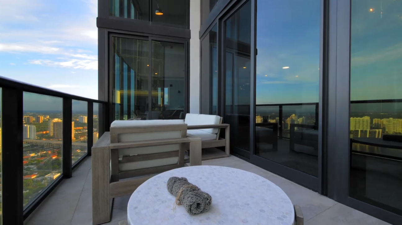 High-End Home Interior Design Tour vs. 211 Town Line Road Barrie, ON - Sotheby's International Realty Canada