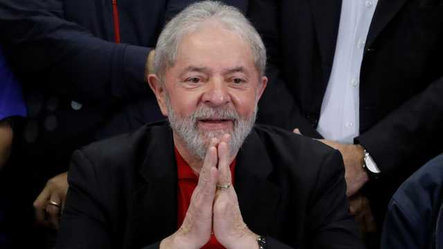 STF adia julgamento, mas concede liminar que impede prisão de Lula
