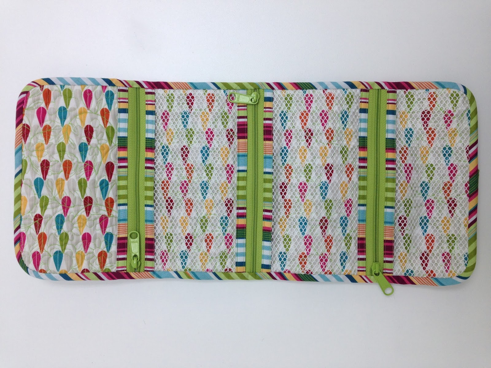 The Free Motion Quilting Project Quilted Zipper Organizer with Quilty Box