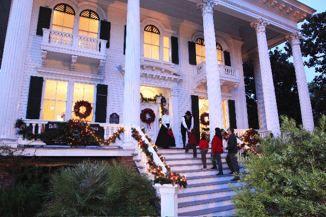 http://4.bp.blogspot.com/-YhT9W9_FC2c/TtkYQUWHQzI/AAAAAAAABAo/K3puadYZ8ts/s1600/Bellamy+Christmas+Pic+2010.jpg