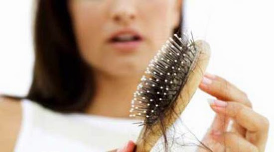ARE YOU LOSING TOO MUCH HAIR? WHAT COULD IT MEAN?