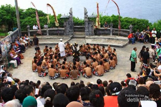BERITA TERKINI: Tari Kecak,Atraksi Paling Populer di Bali ...