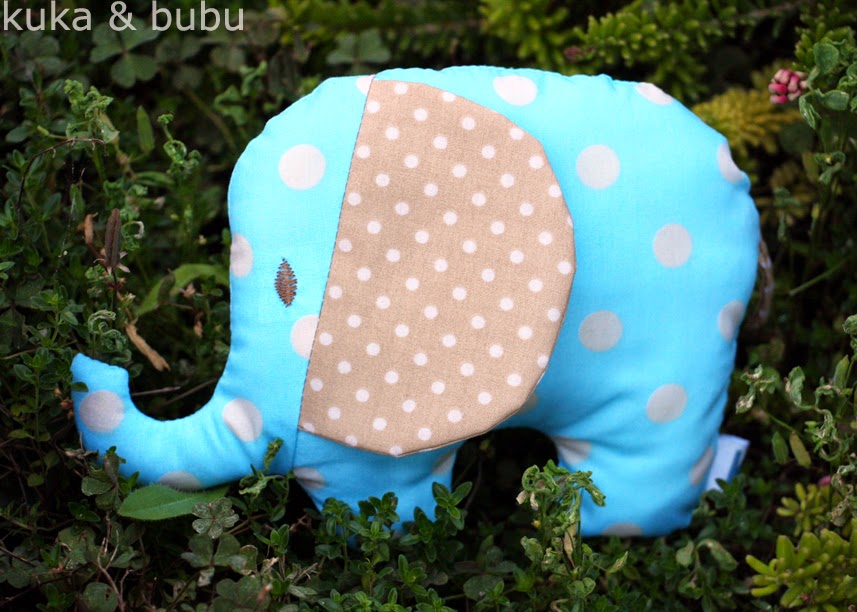 kuka and bubu: An elephant in the garden - Un elefante en el jardín