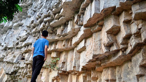 Pesona Batu Dinding Kilo Tiga - Amurang, Minahasa Selatan